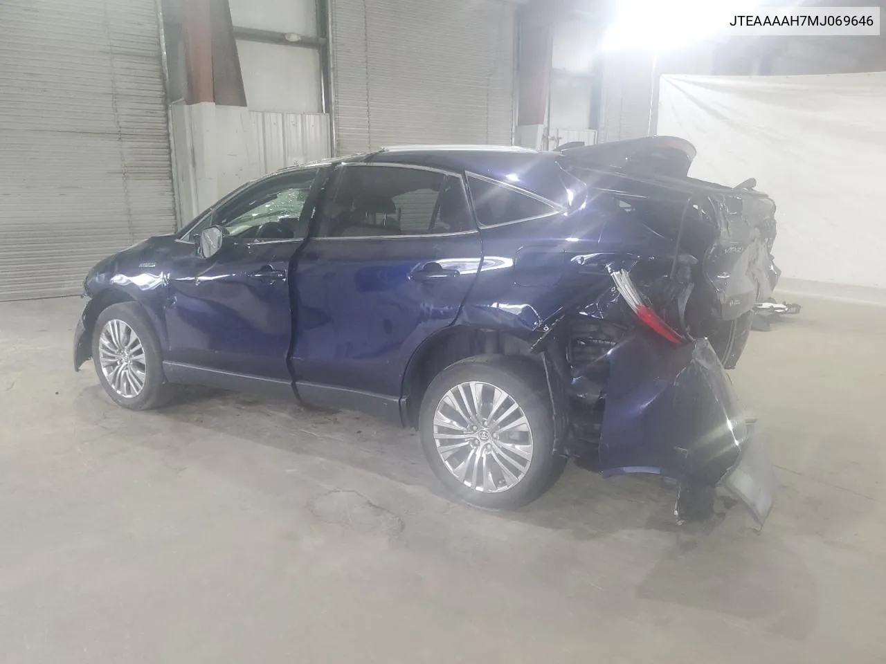 JTEAAAAH7MJ069646 2021 Toyota Venza Le