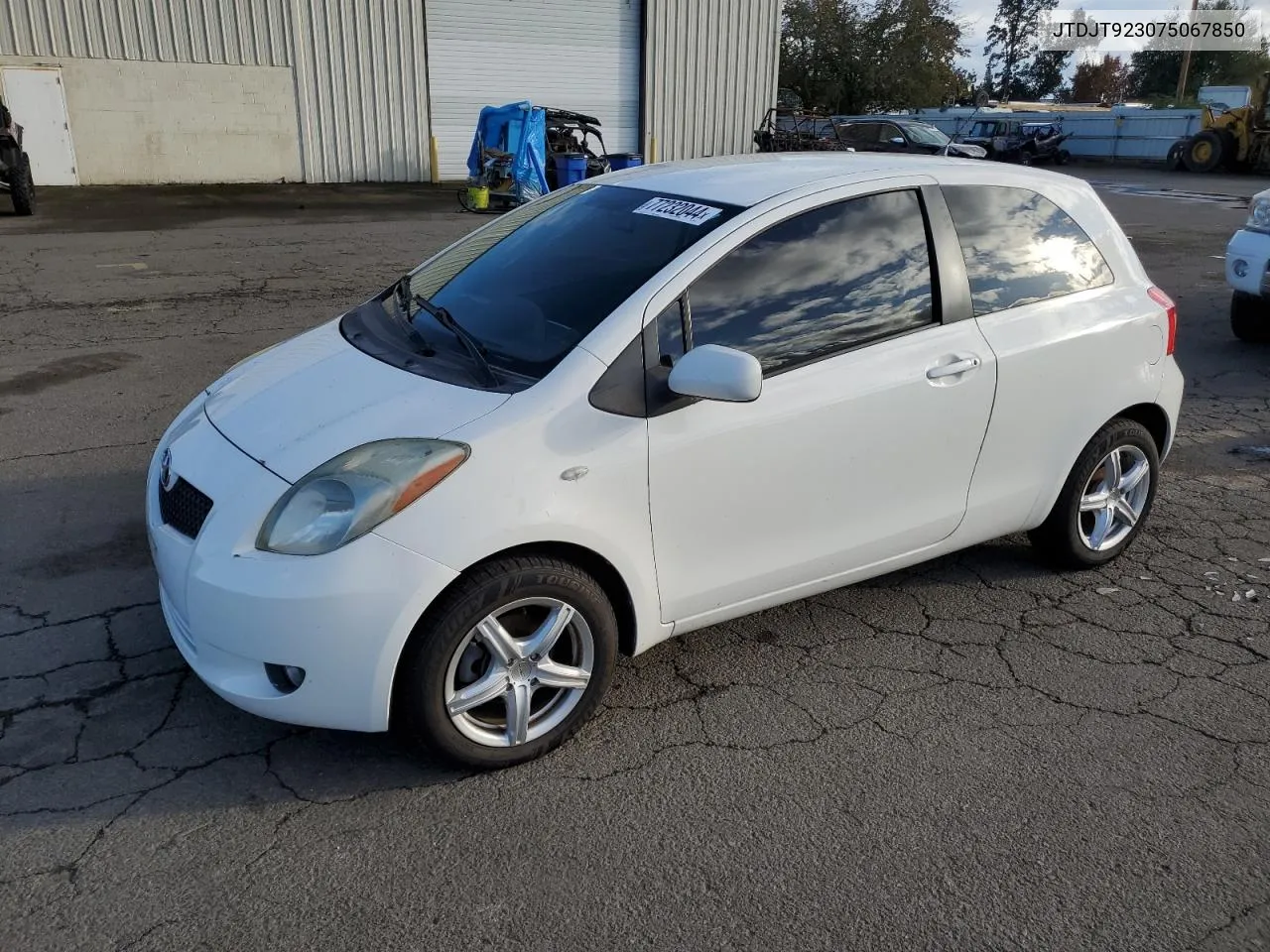 2007 Toyota Yaris VIN: JTDJT923075067850 Lot: 77232044