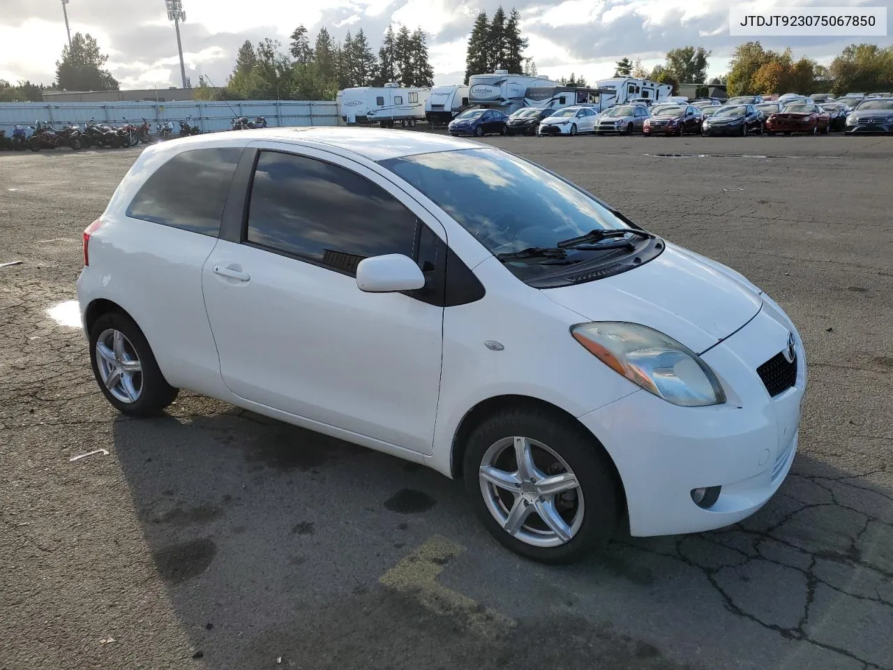 2007 Toyota Yaris VIN: JTDJT923075067850 Lot: 77232044