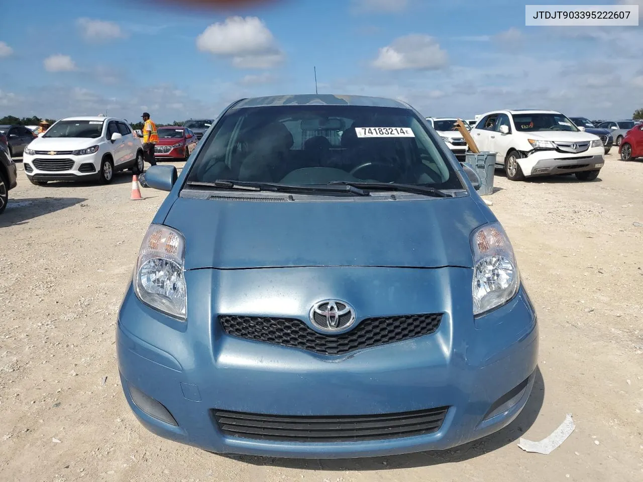 2009 Toyota Yaris VIN: JTDJT903395222607 Lot: 74183214