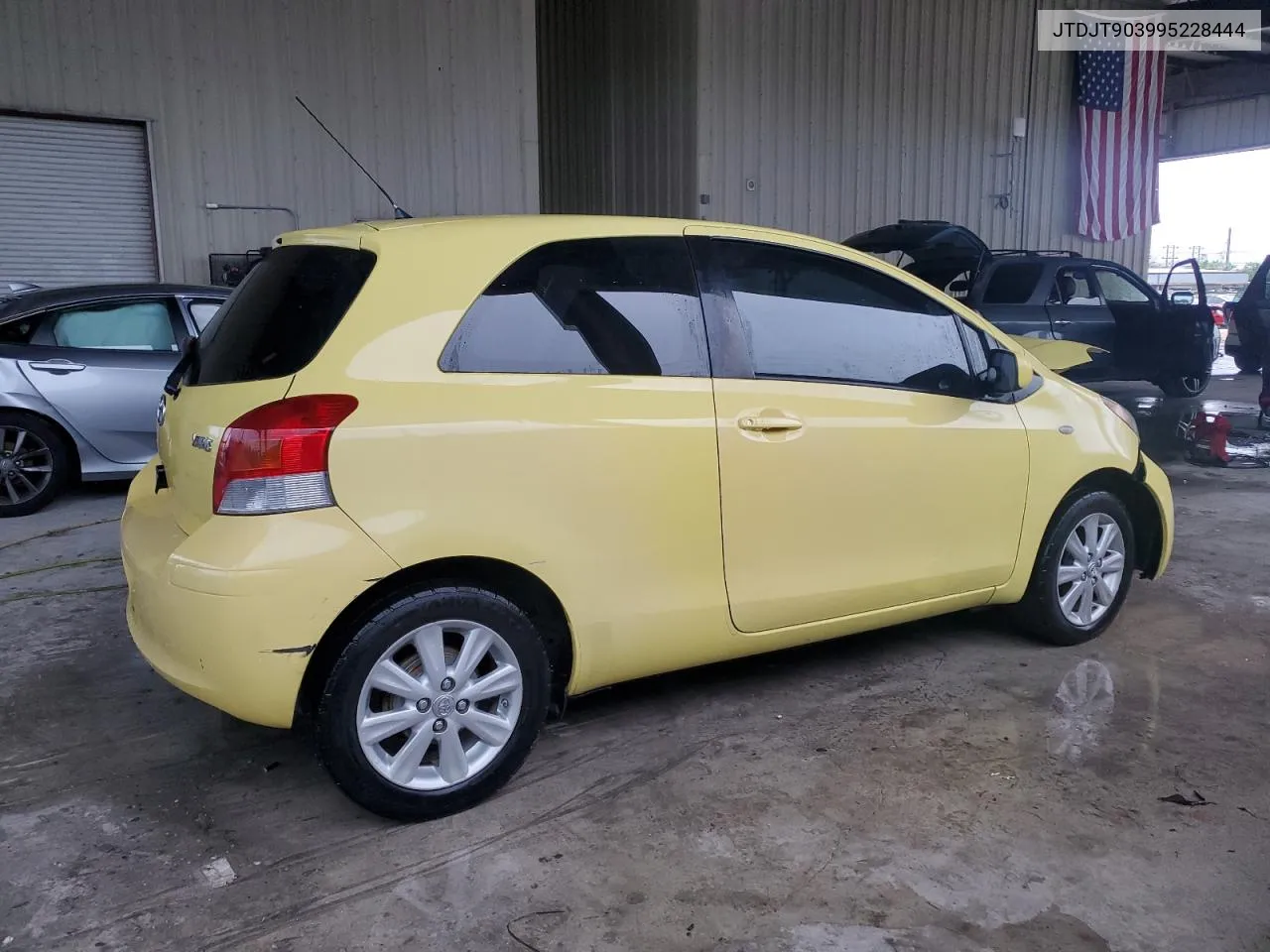 2009 Toyota Yaris VIN: JTDJT903995228444 Lot: 75050944