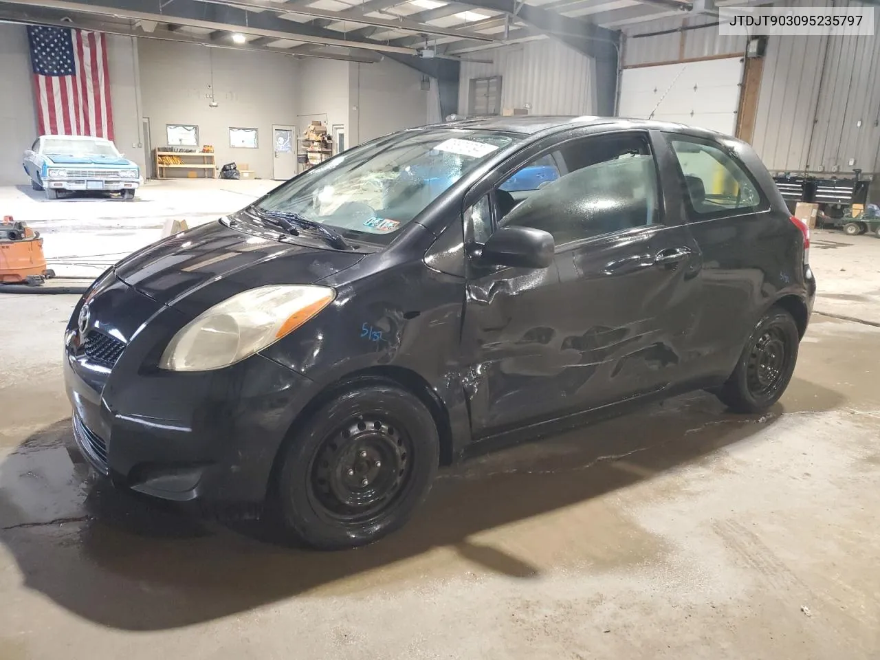 2009 Toyota Yaris VIN: JTDJT903095235797 Lot: 76673794