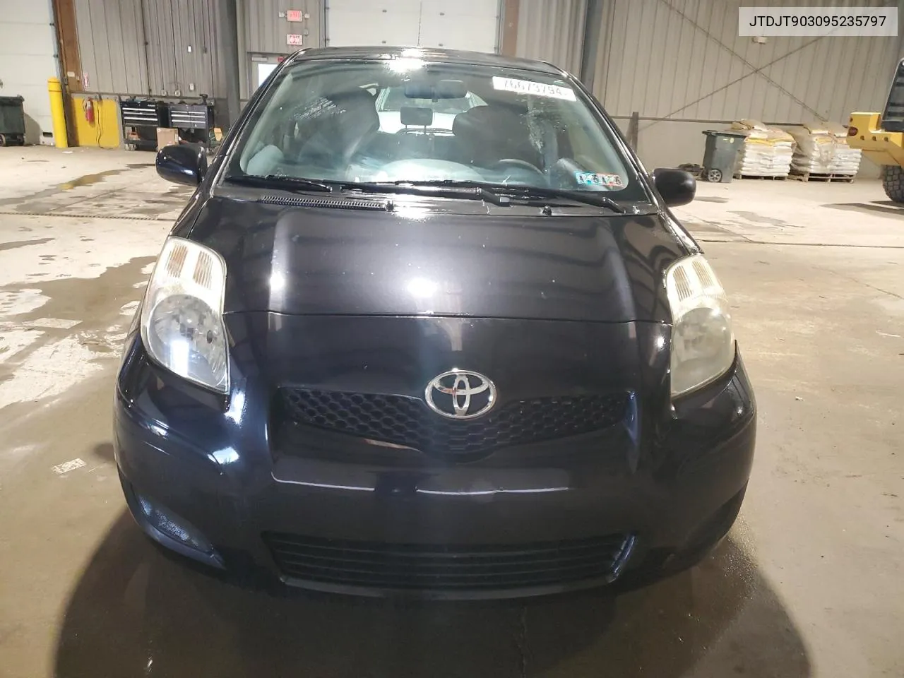 2009 Toyota Yaris VIN: JTDJT903095235797 Lot: 76673794