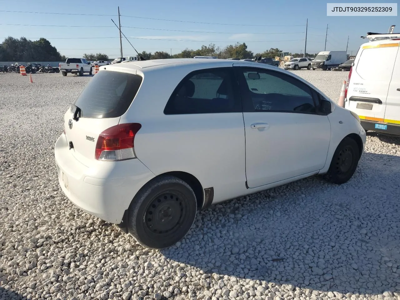 2009 Toyota Yaris VIN: JTDJT903295252309 Lot: 77031444