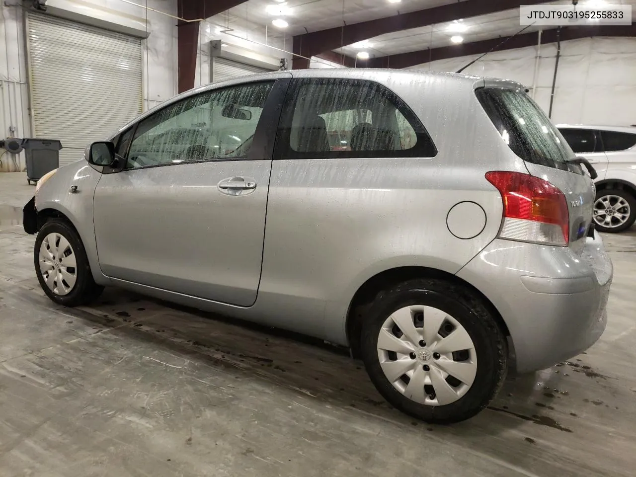 2009 Toyota Yaris VIN: JTDJT903195255833 Lot: 79033984