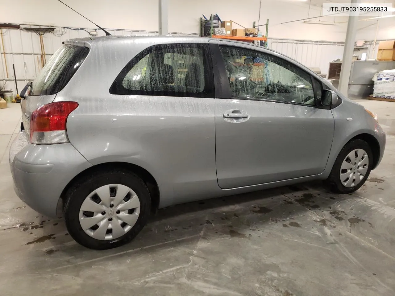 2009 Toyota Yaris VIN: JTDJT903195255833 Lot: 79033984