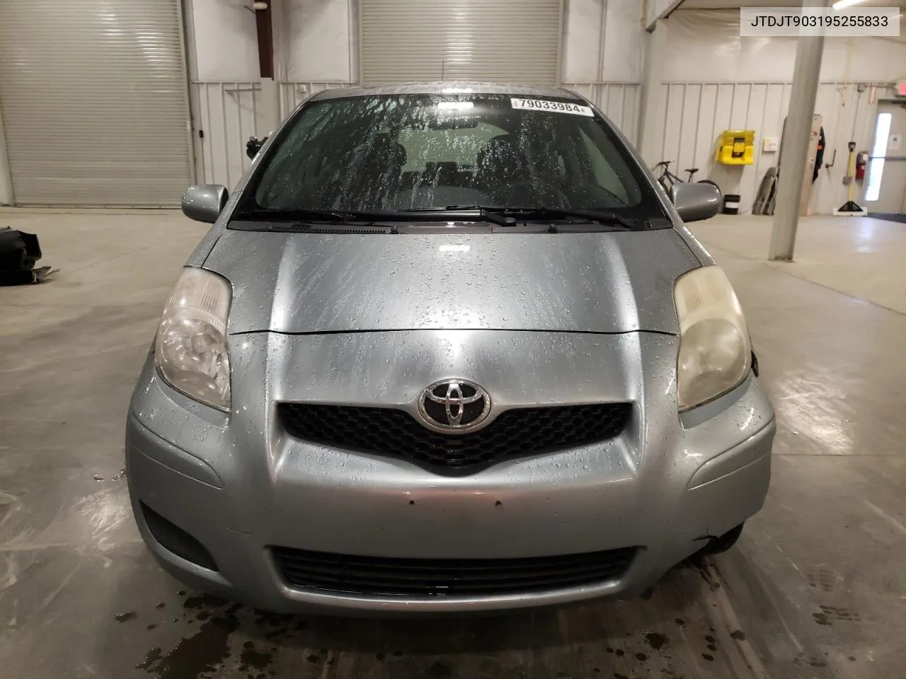 2009 Toyota Yaris VIN: JTDJT903195255833 Lot: 79033984