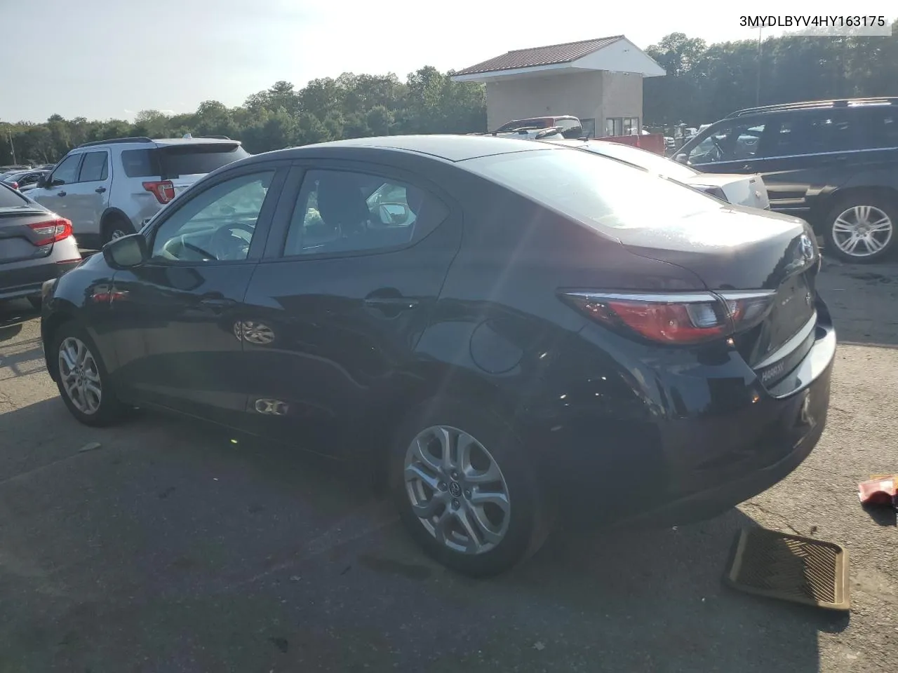 3MYDLBYV4HY163175 2017 Toyota Yaris Ia