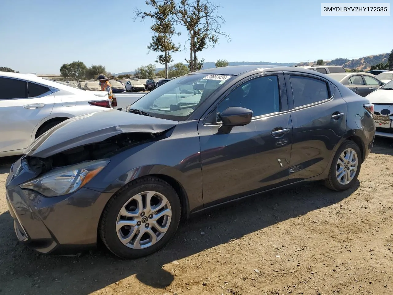 2017 Toyota Yaris Ia VIN: 3MYDLBYV2HY172585 Lot: 70652434