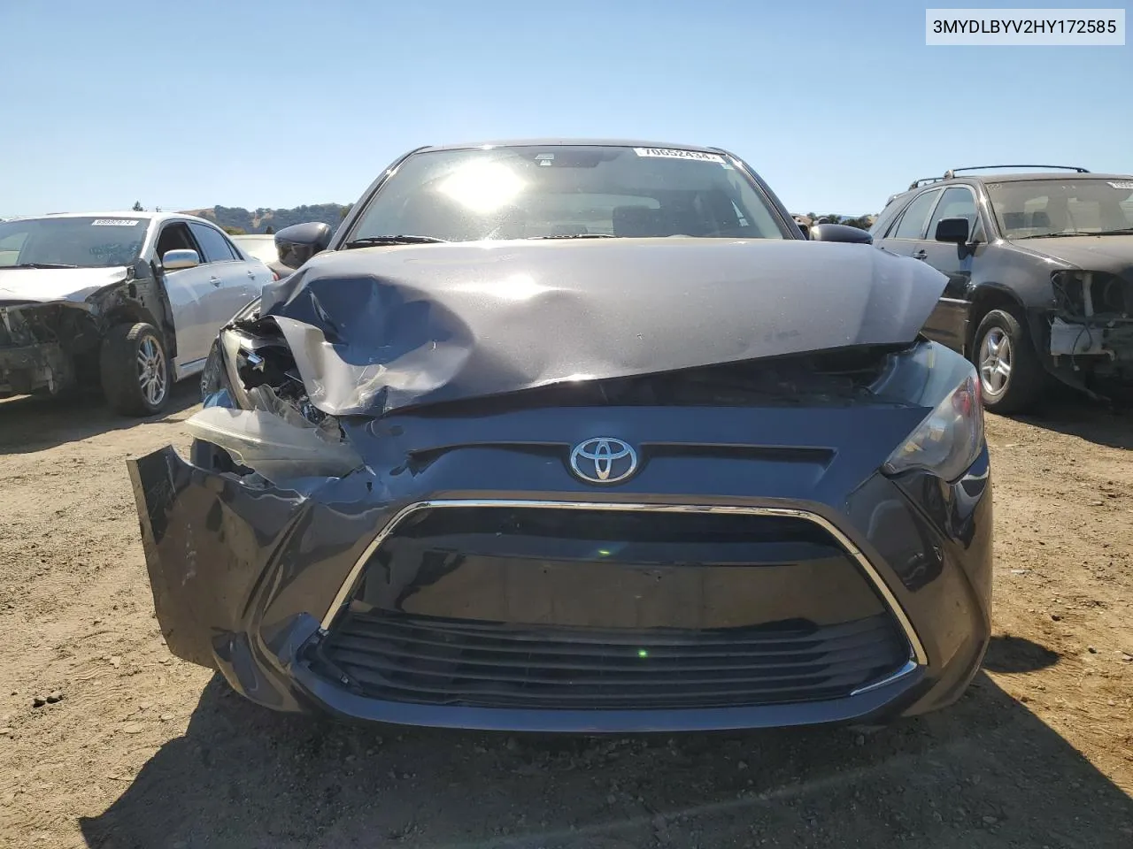 3MYDLBYV2HY172585 2017 Toyota Yaris Ia