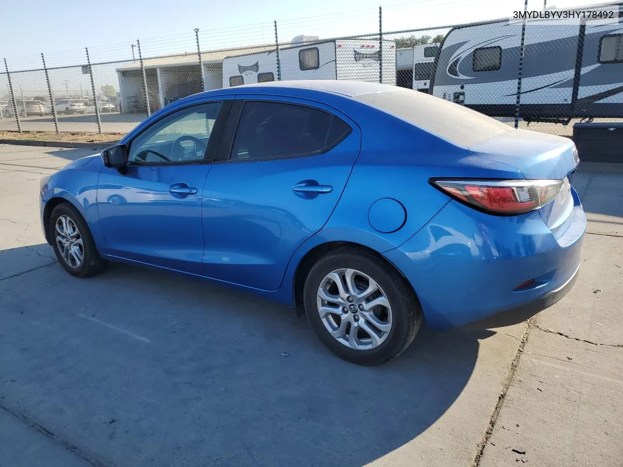 3MYDLBYV3HY178492 2017 Toyota Yaris Ia