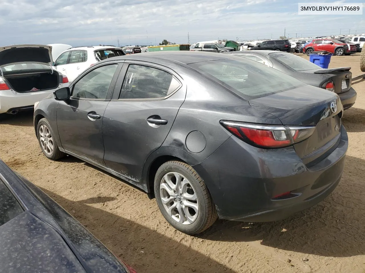 3MYDLBYV1HY176689 2017 Toyota Yaris Ia