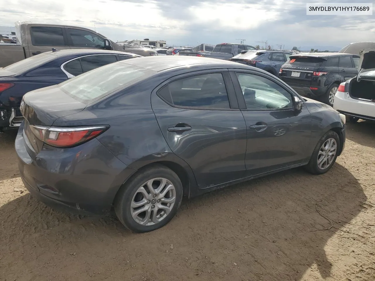 3MYDLBYV1HY176689 2017 Toyota Yaris Ia