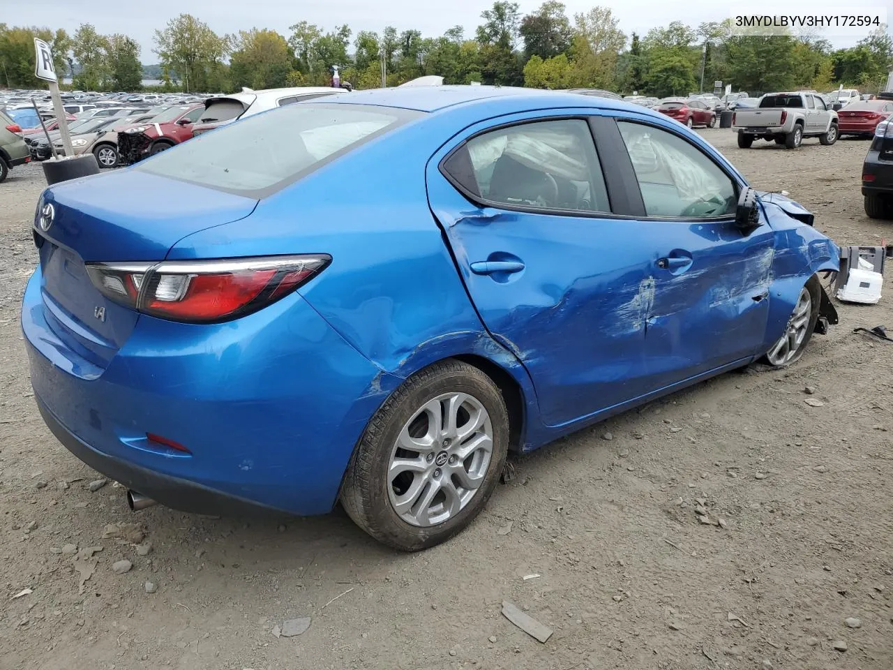 3MYDLBYV3HY172594 2017 Toyota Yaris Ia