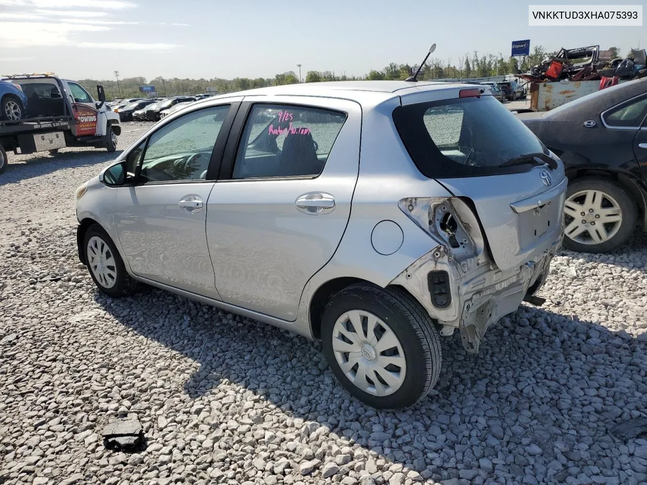 VNKKTUD3XHA075393 2017 Toyota Yaris L