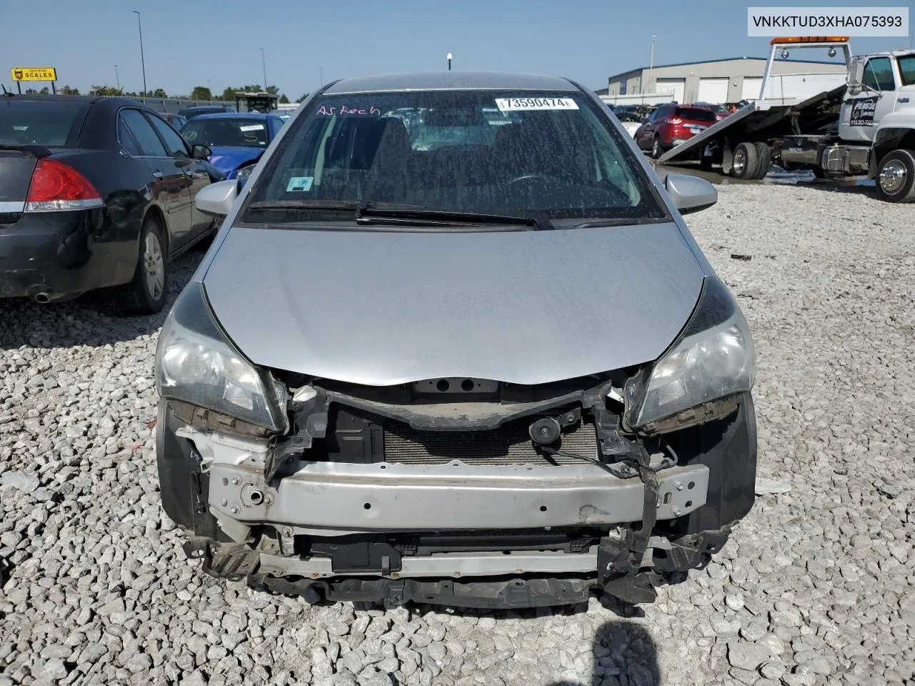 VNKKTUD3XHA075393 2017 Toyota Yaris L