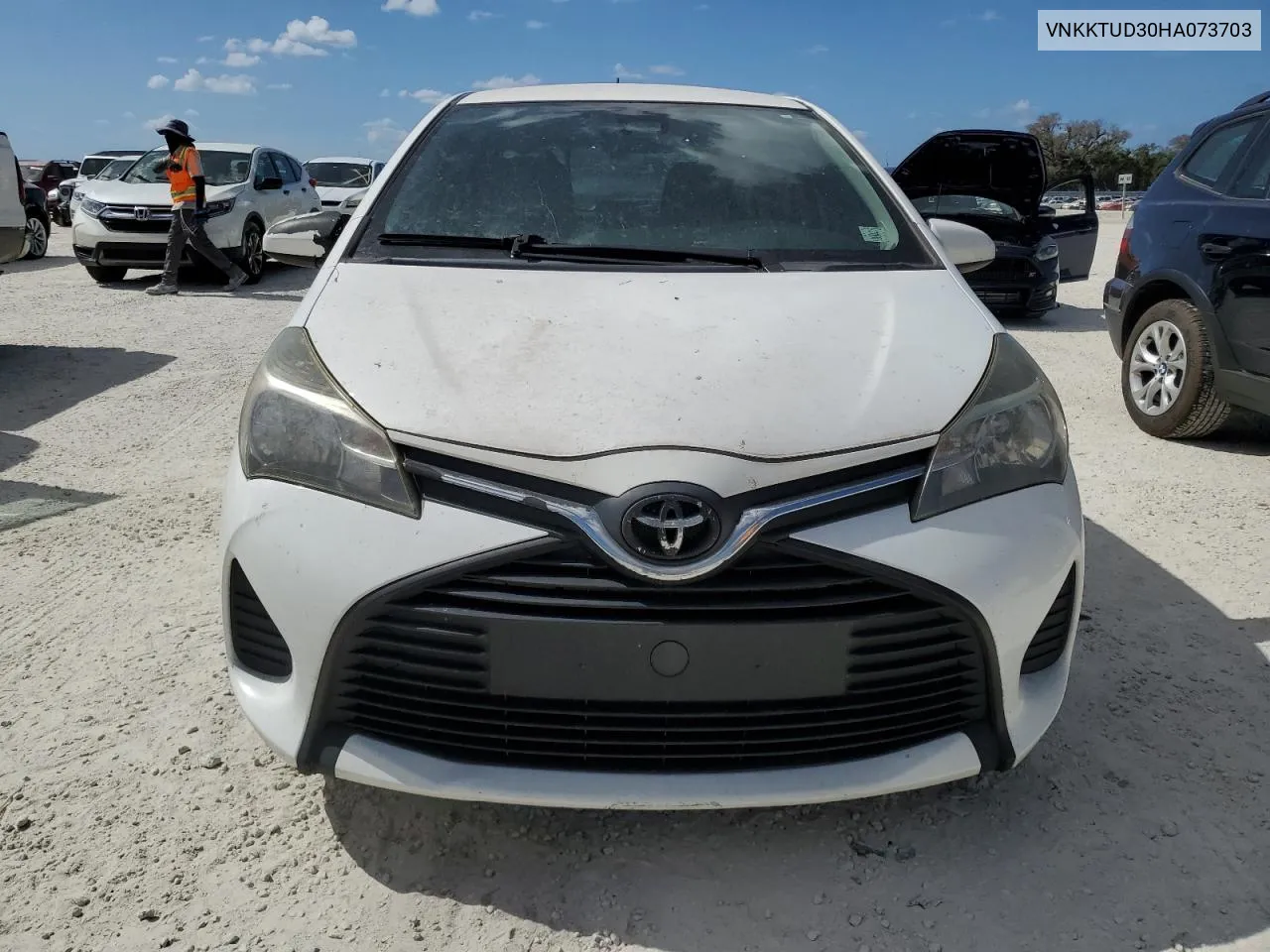 VNKKTUD30HA073703 2017 Toyota Yaris L