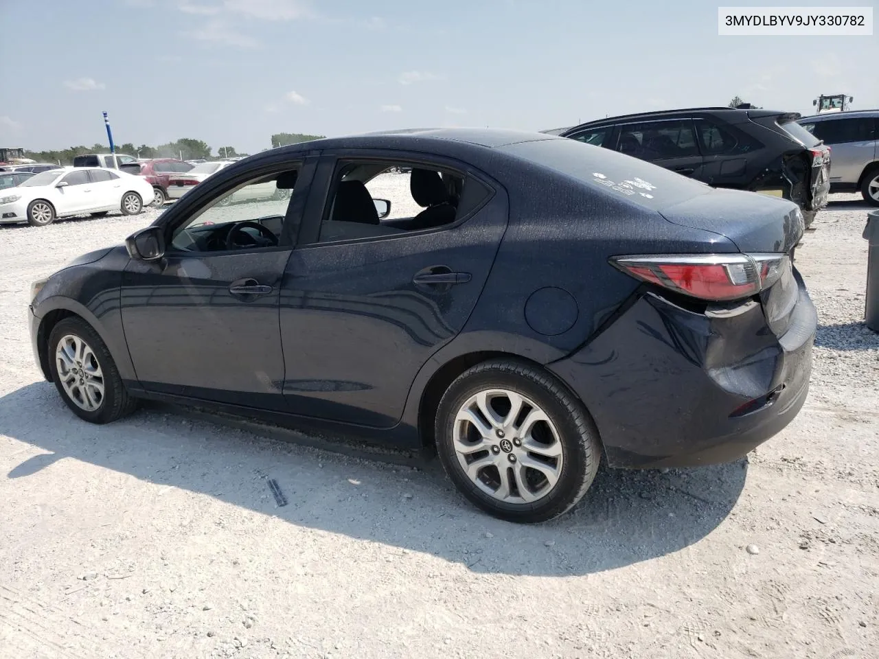 3MYDLBYV9JY330782 2018 Toyota Yaris Ia