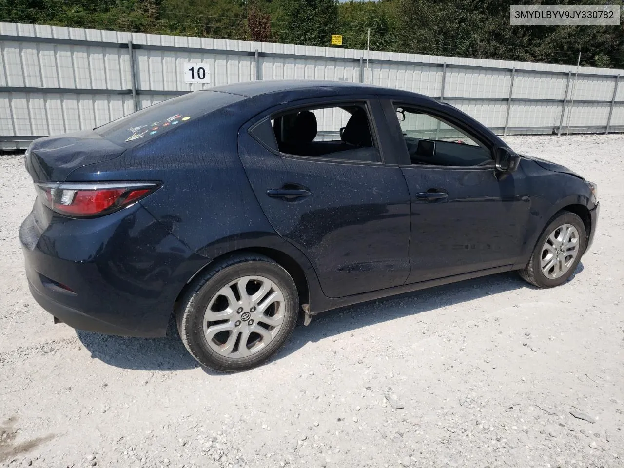 3MYDLBYV9JY330782 2018 Toyota Yaris Ia