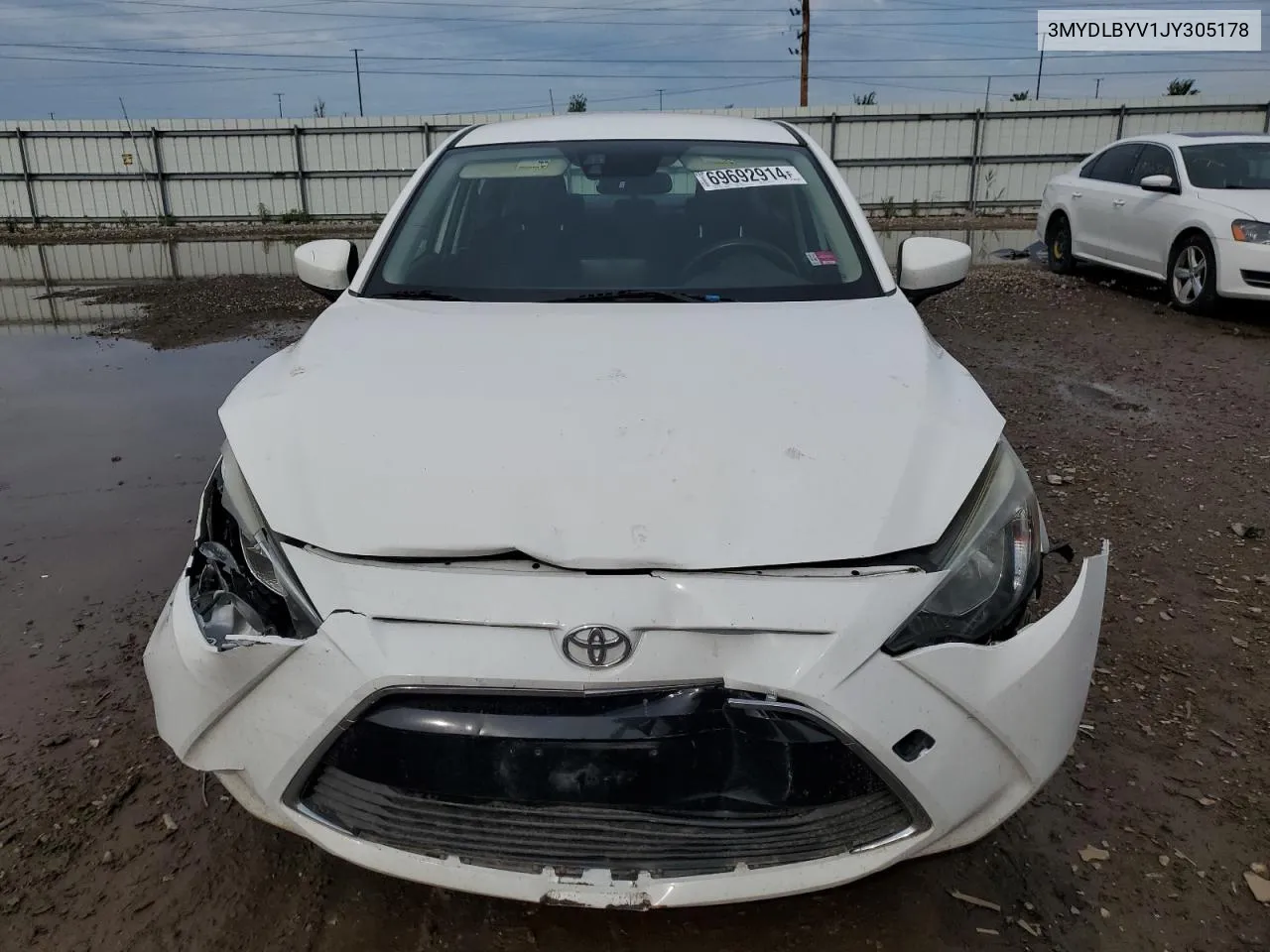 3MYDLBYV1JY305178 2018 Toyota Yaris Ia