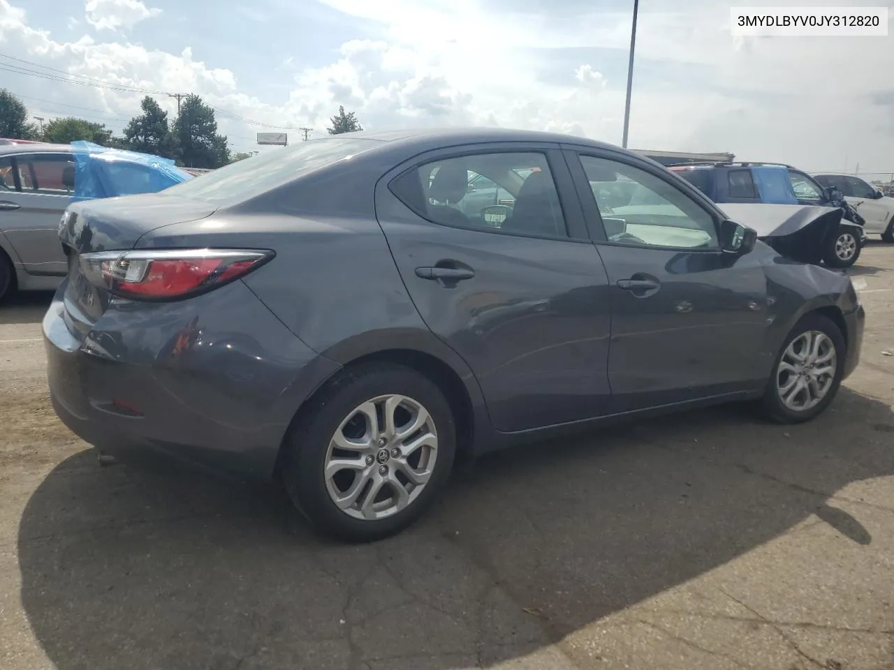 3MYDLBYV0JY312820 2018 Toyota Yaris Ia