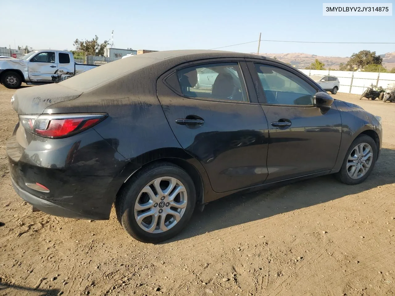 3MYDLBYV2JY314875 2018 Toyota Yaris Ia