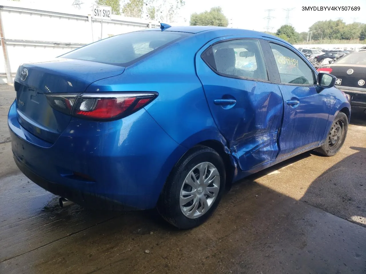 3MYDLBYV4KY507689 2019 Toyota Yaris L