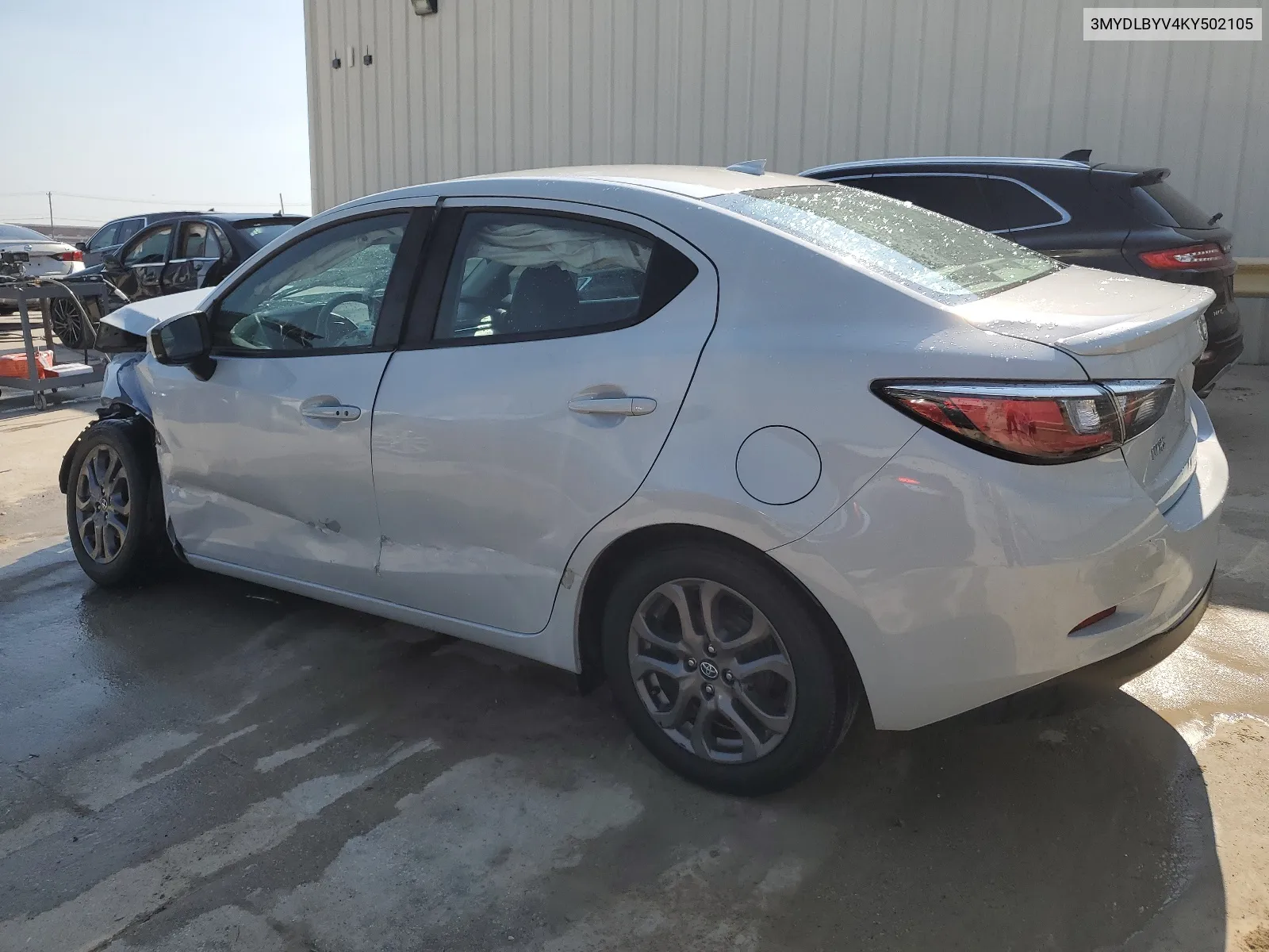 3MYDLBYV4KY502105 2019 Toyota Yaris L