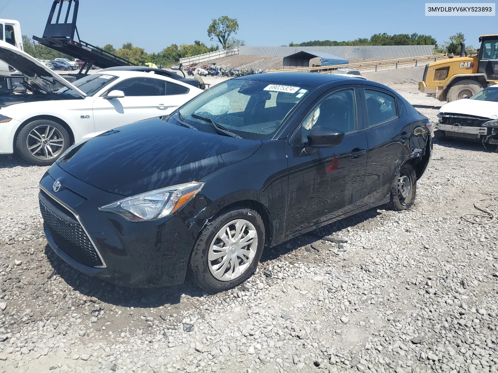 3MYDLBYV6KY523893 2019 Toyota Yaris L