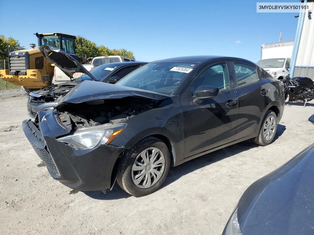 2019 Toyota Yaris L VIN: 3MYDLBYV5KY501951 Lot: 77525354