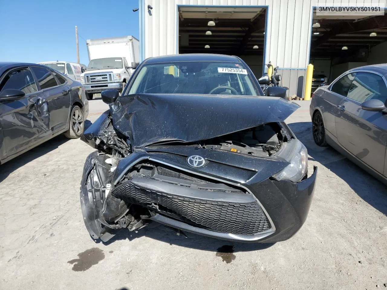 2019 Toyota Yaris L VIN: 3MYDLBYV5KY501951 Lot: 77525354