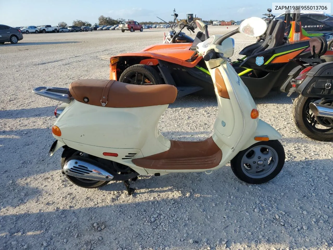 2005 Vespa M198F VIN: ZAPM198F955013706 Lot: 78303024