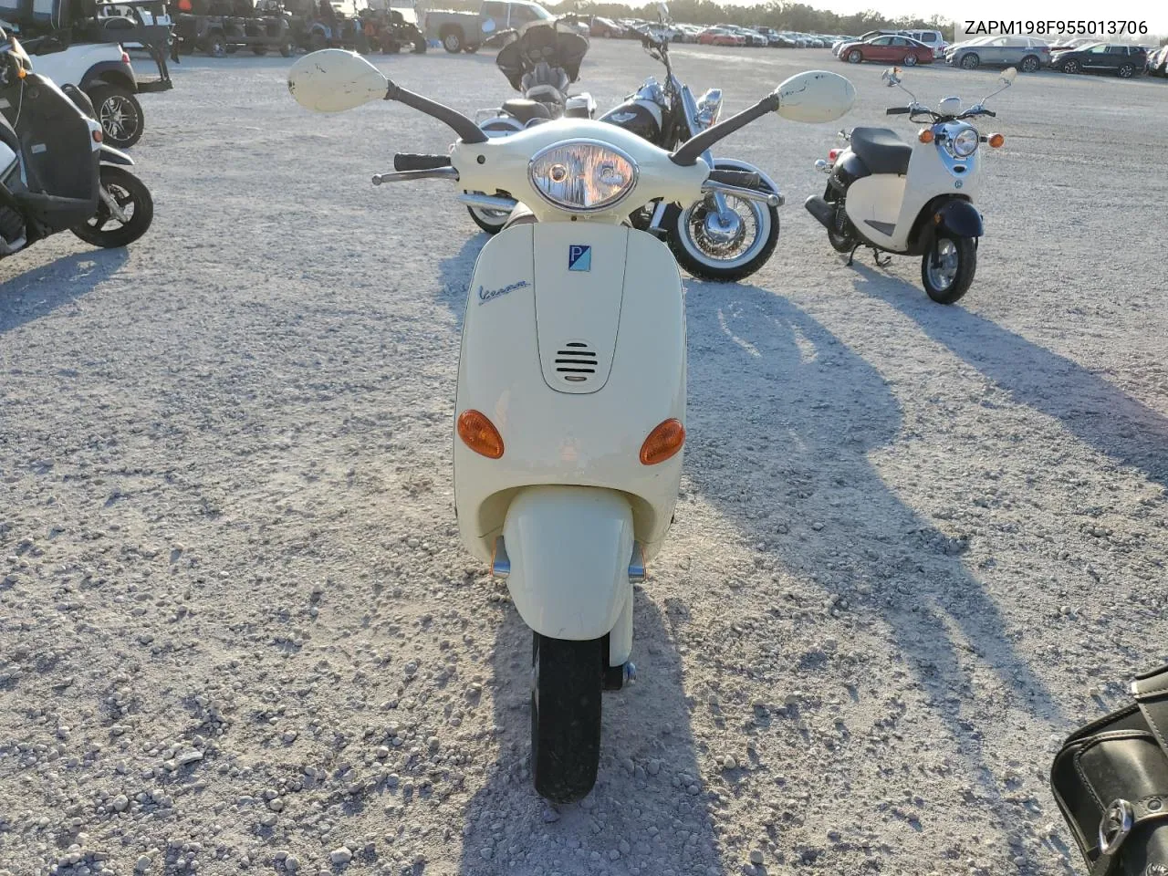 2005 Vespa M198F VIN: ZAPM198F955013706 Lot: 78303024