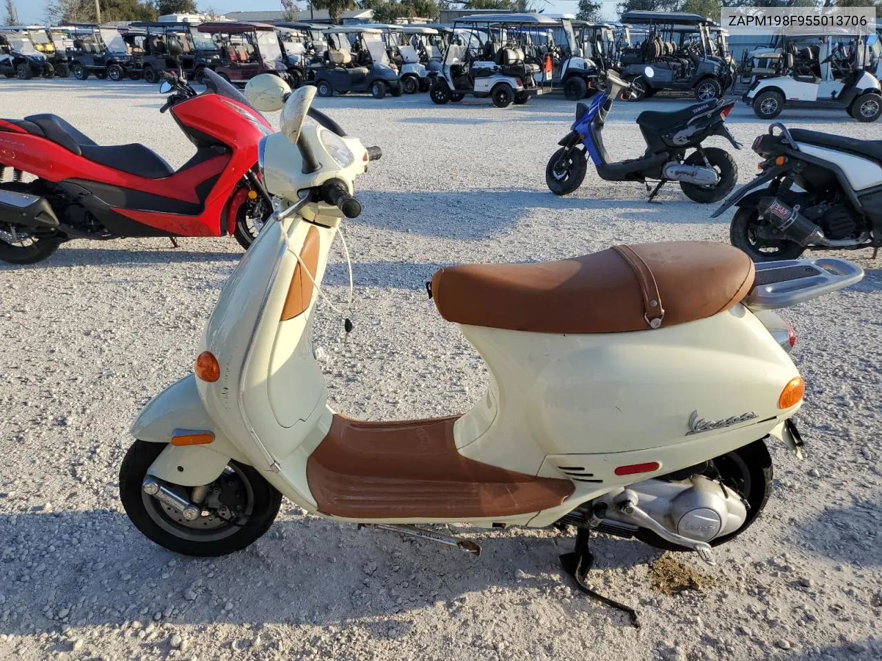 2005 Vespa M198F VIN: ZAPM198F955013706 Lot: 78303024