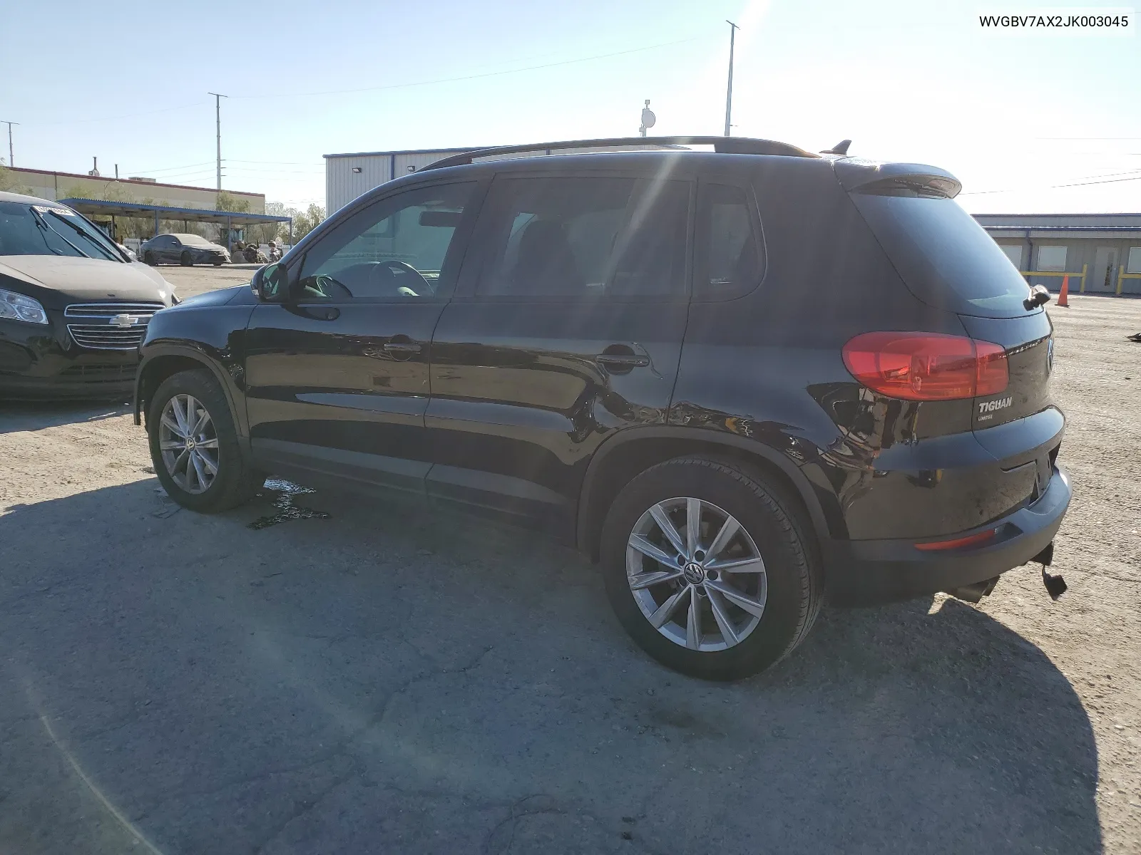 WVGBV7AX2JK003045 2018 Volkswagen Tiguan Limited