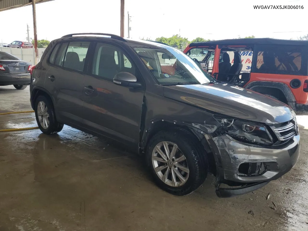 2018 Volkswagen Tiguan Limited VIN: WVGAV7AX5JK006016 Lot: 72835474