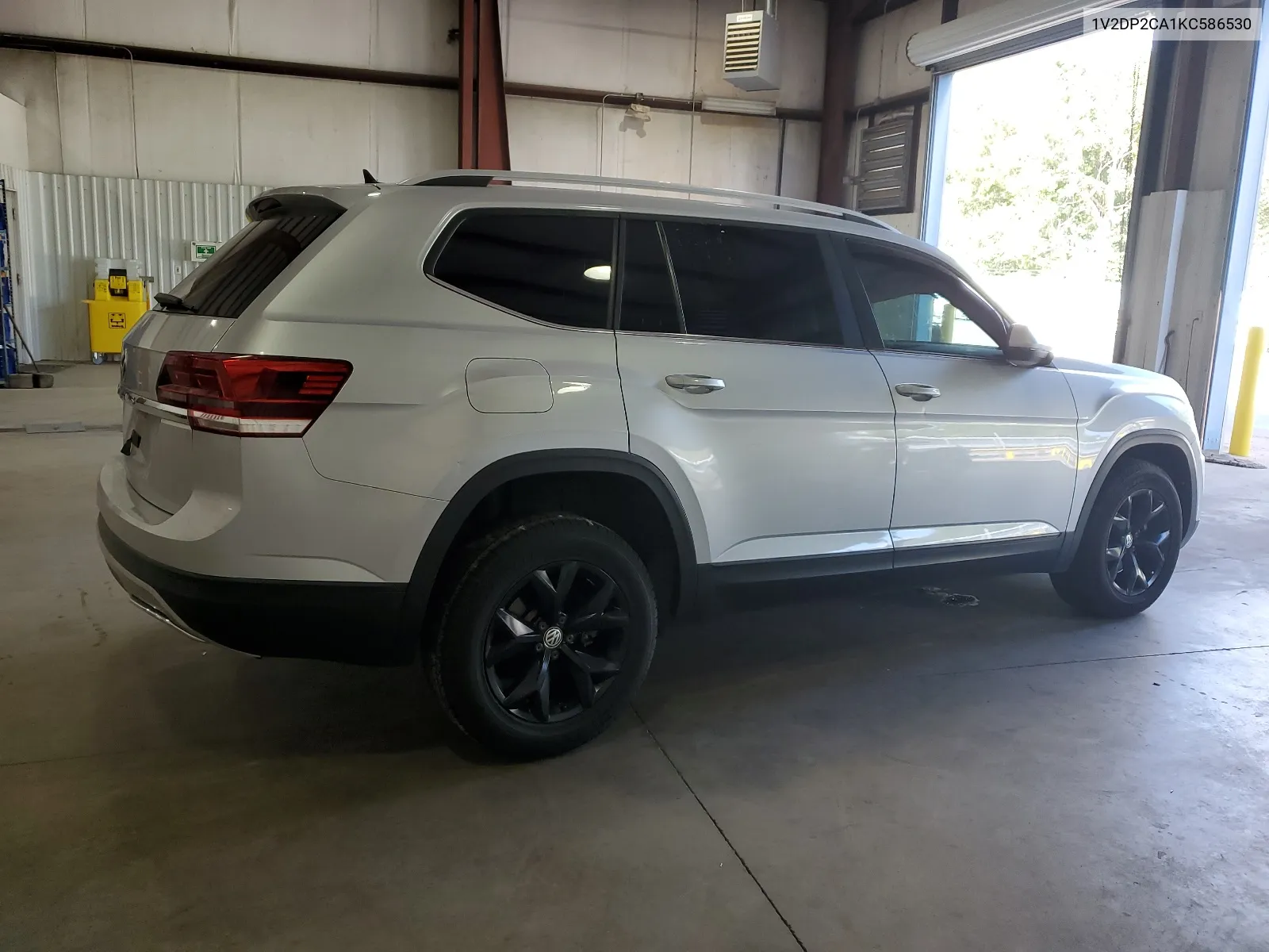 1V2DP2CA1KC586530 2019 Volkswagen Atlas Se