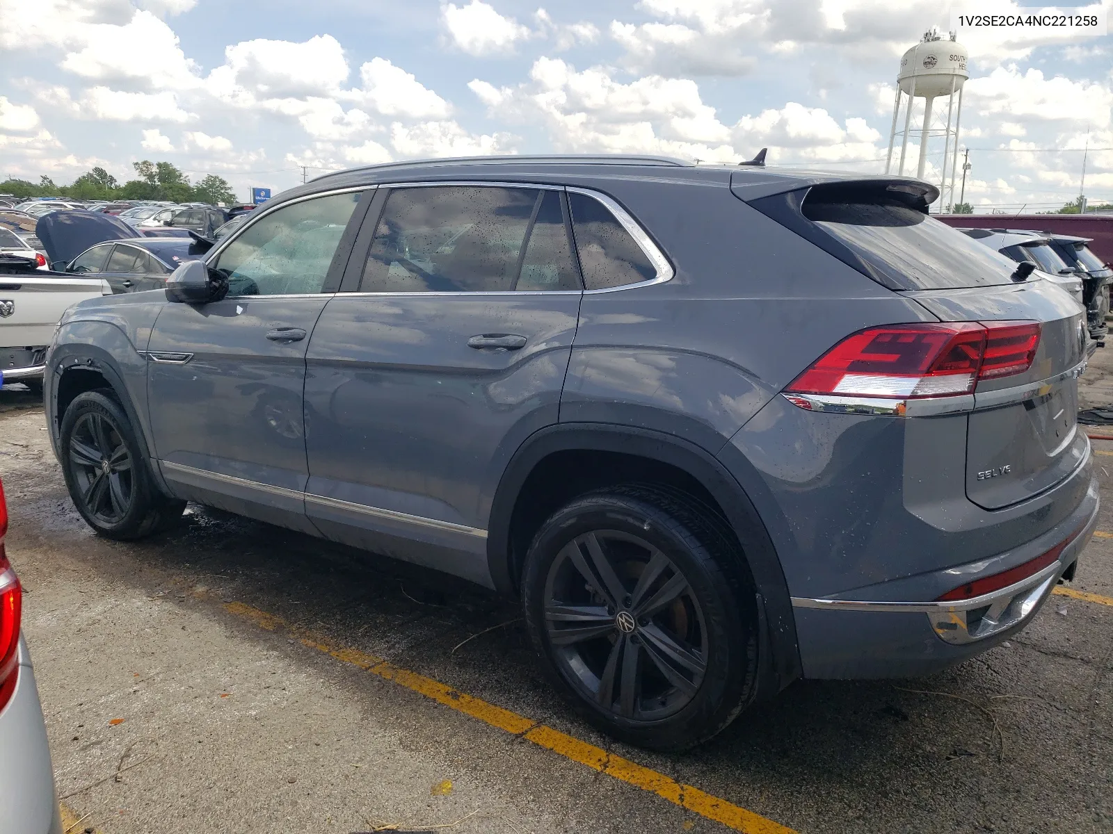 2022 Volkswagen Atlas Cross Sport Sel R-Line VIN: 1V2SE2CA4NC221258 Lot: 57300014