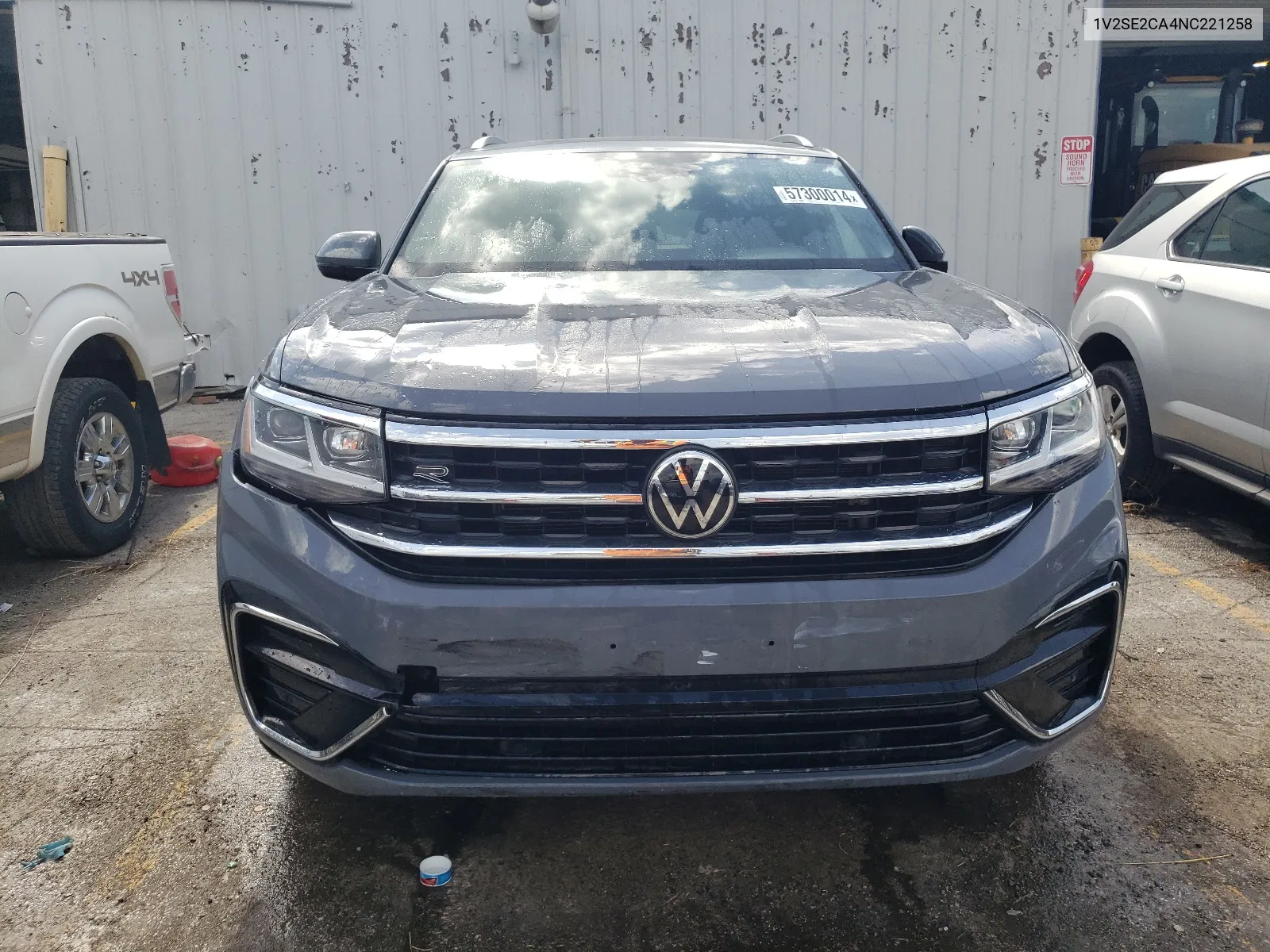 2022 Volkswagen Atlas Cross Sport Sel R-Line VIN: 1V2SE2CA4NC221258 Lot: 57300014