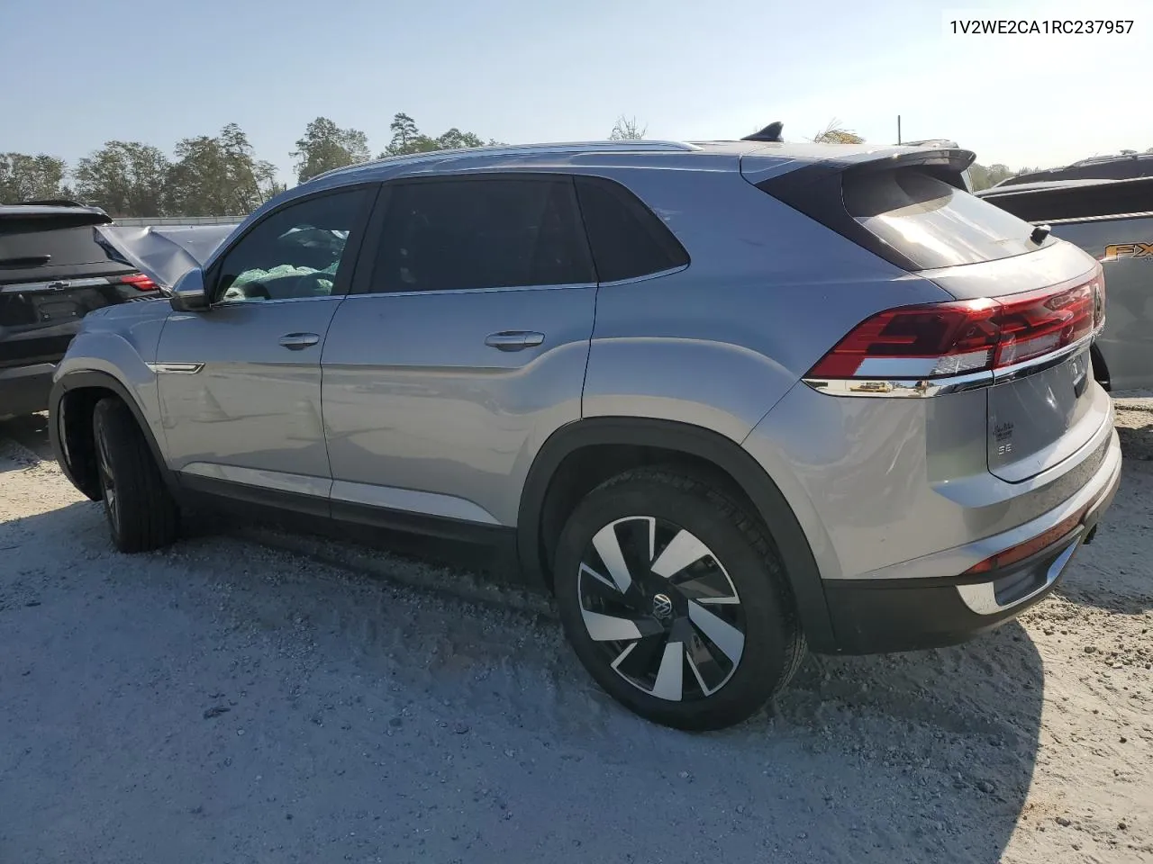 1V2WE2CA1RC237957 2024 Volkswagen Atlas Cross Sport Se