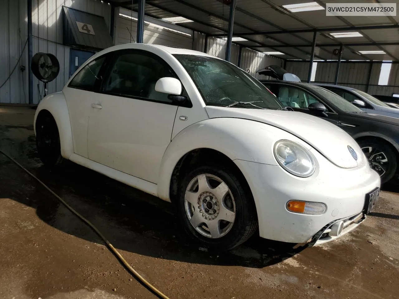 3VWCD21C5YM472500 2000 Volkswagen New Beetle Gls