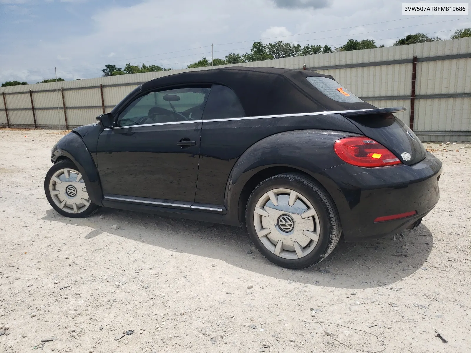 2015 Volkswagen Beetle 1.8T VIN: 3VW507AT8FM819686 Lot: 64936914