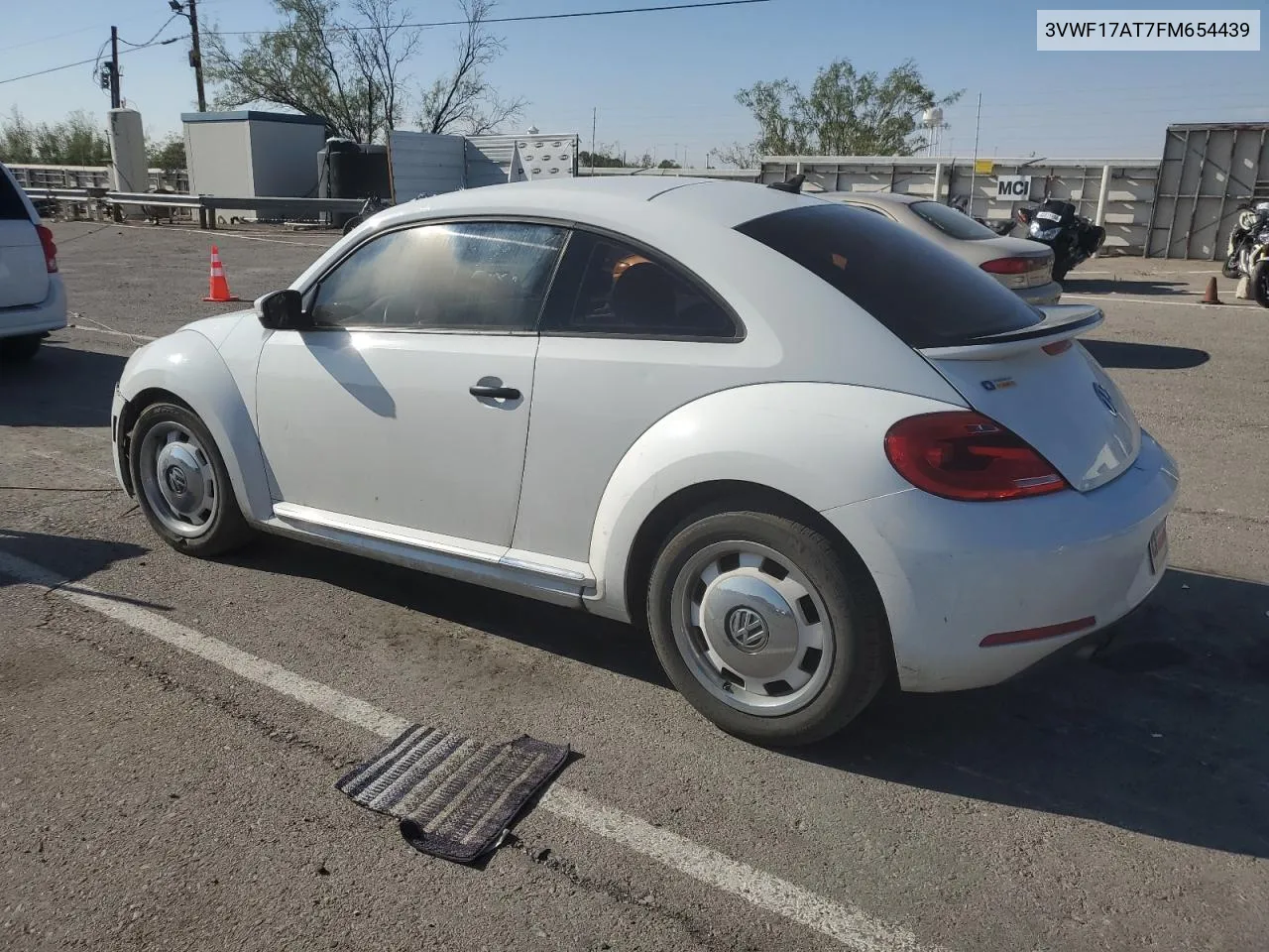 2015 Volkswagen Beetle 1.8T VIN: 3VWF17AT7FM654439 Lot: 71176334