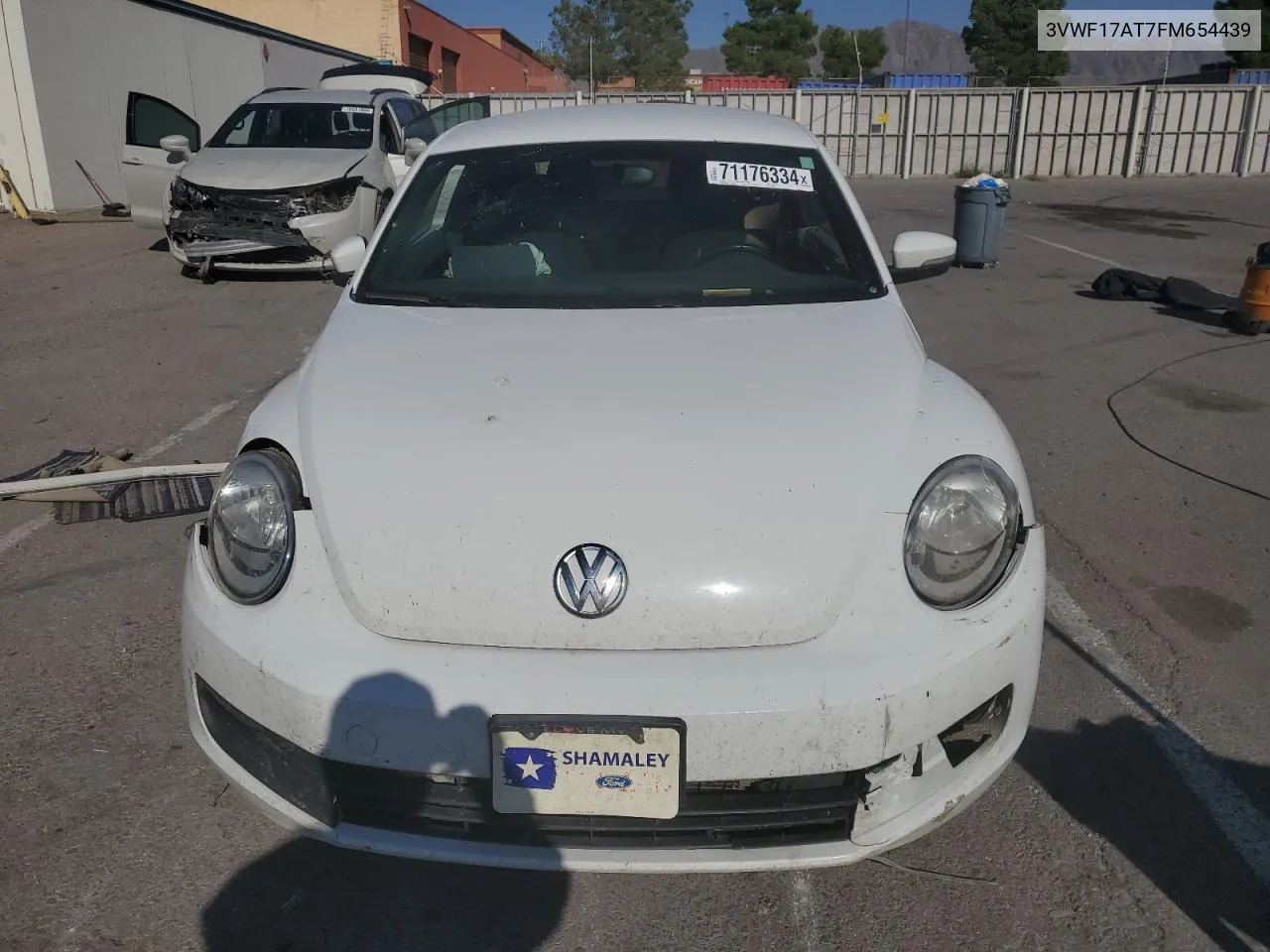 2015 Volkswagen Beetle 1.8T VIN: 3VWF17AT7FM654439 Lot: 71176334