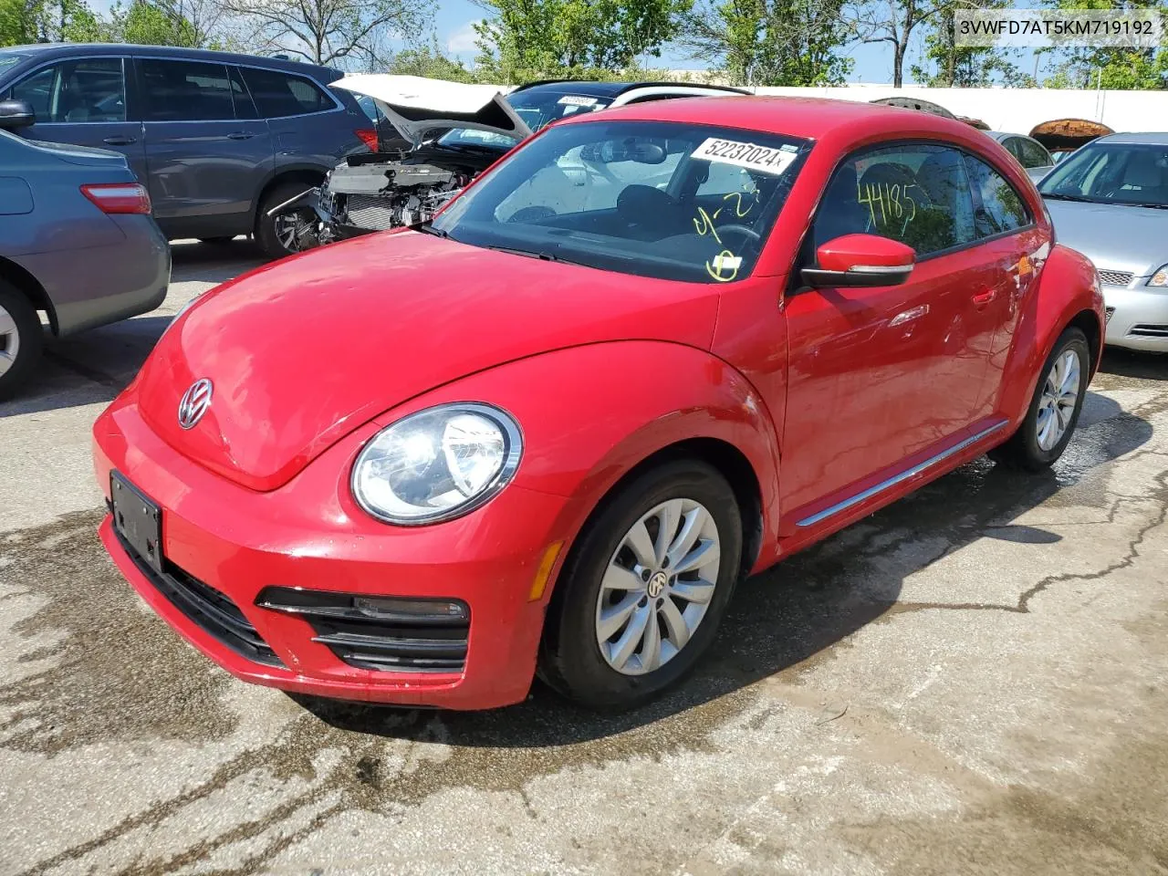 2019 Volkswagen Beetle S VIN: 3VWFD7AT5KM719192 Lot: 52237024