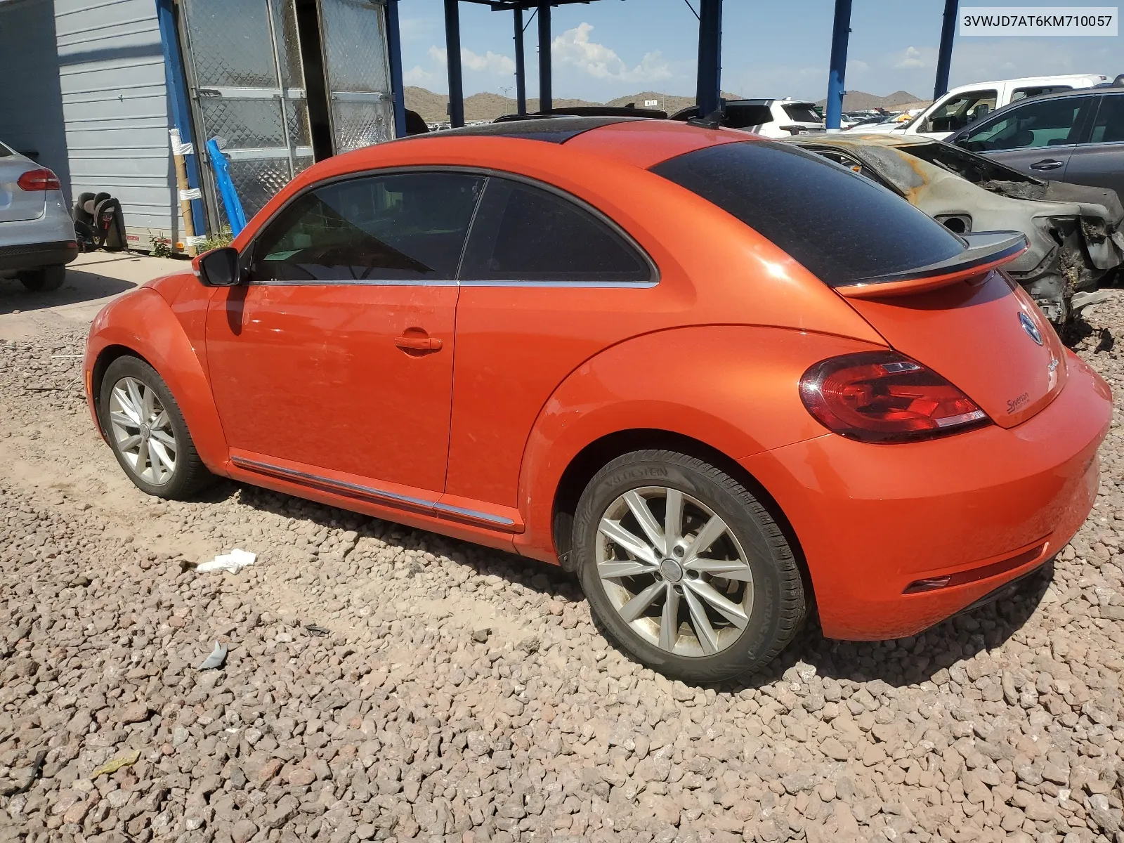 3VWJD7AT6KM710057 2019 Volkswagen Beetle Se