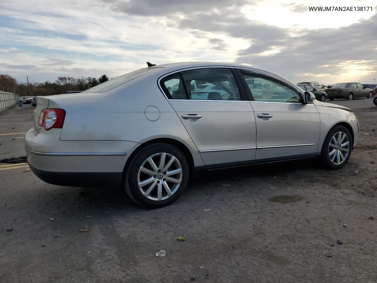 2010 Volkswagen Passat Komfort VIN: WVWJM7AN2AE138171 Lot: 77907694