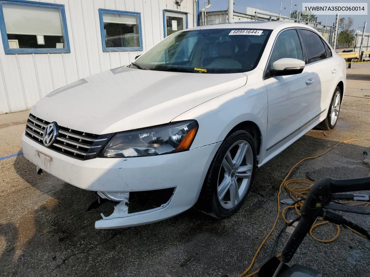 1VWBN7A35DC060014 2013 Volkswagen Passat Se