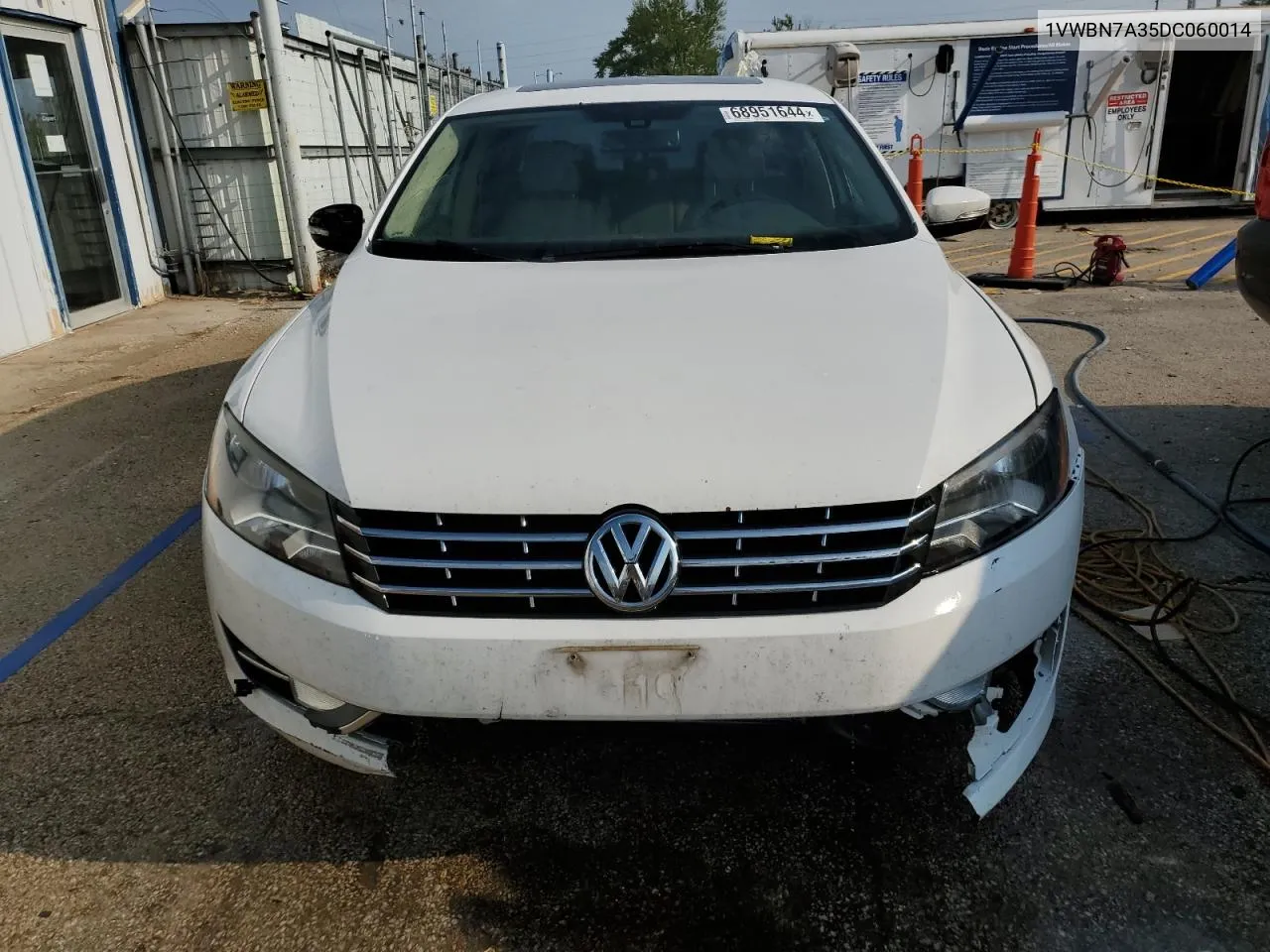 1VWBN7A35DC060014 2013 Volkswagen Passat Se