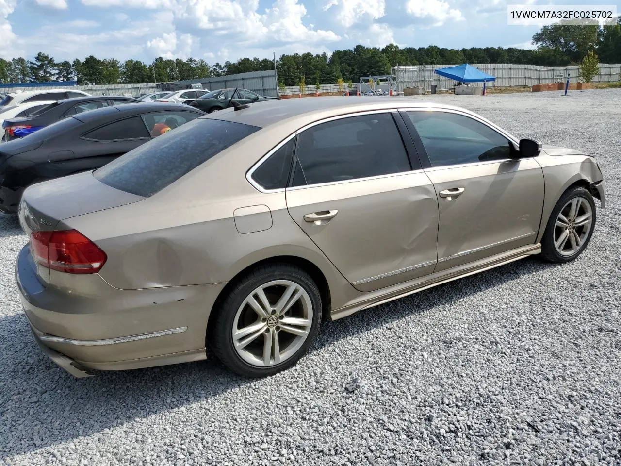 2015 Volkswagen Passat Sel VIN: 1VWCM7A32FC025702 Lot: 69584034